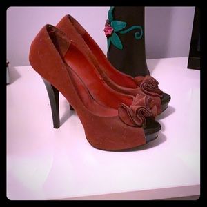 Vintage style peep toe heels